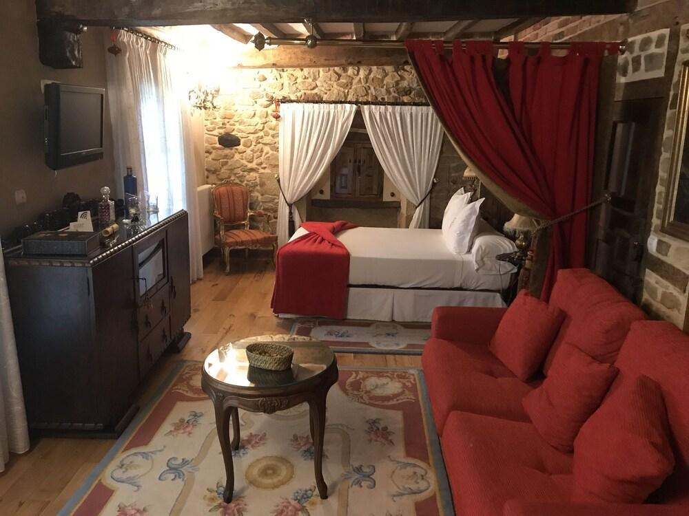 特拉斯维拉宫3*Escobedo